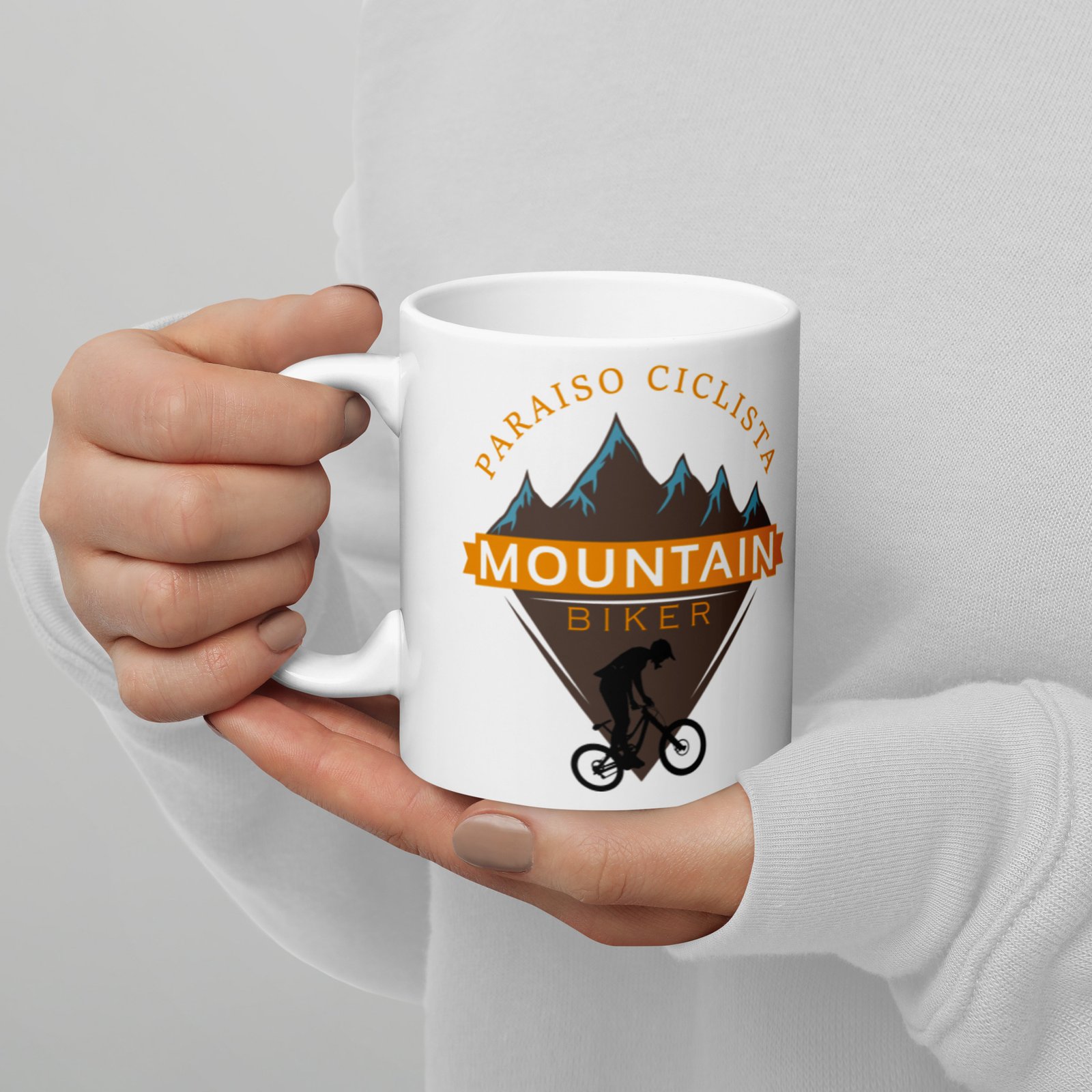 Taza blanca brillo Paraíso Ciclista vista manos