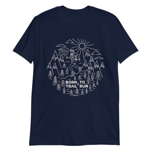 Camiseta azul marino unisex con diseño de corredor de trail y la frase "Born to Trail Run" sobre fondo azul marino.