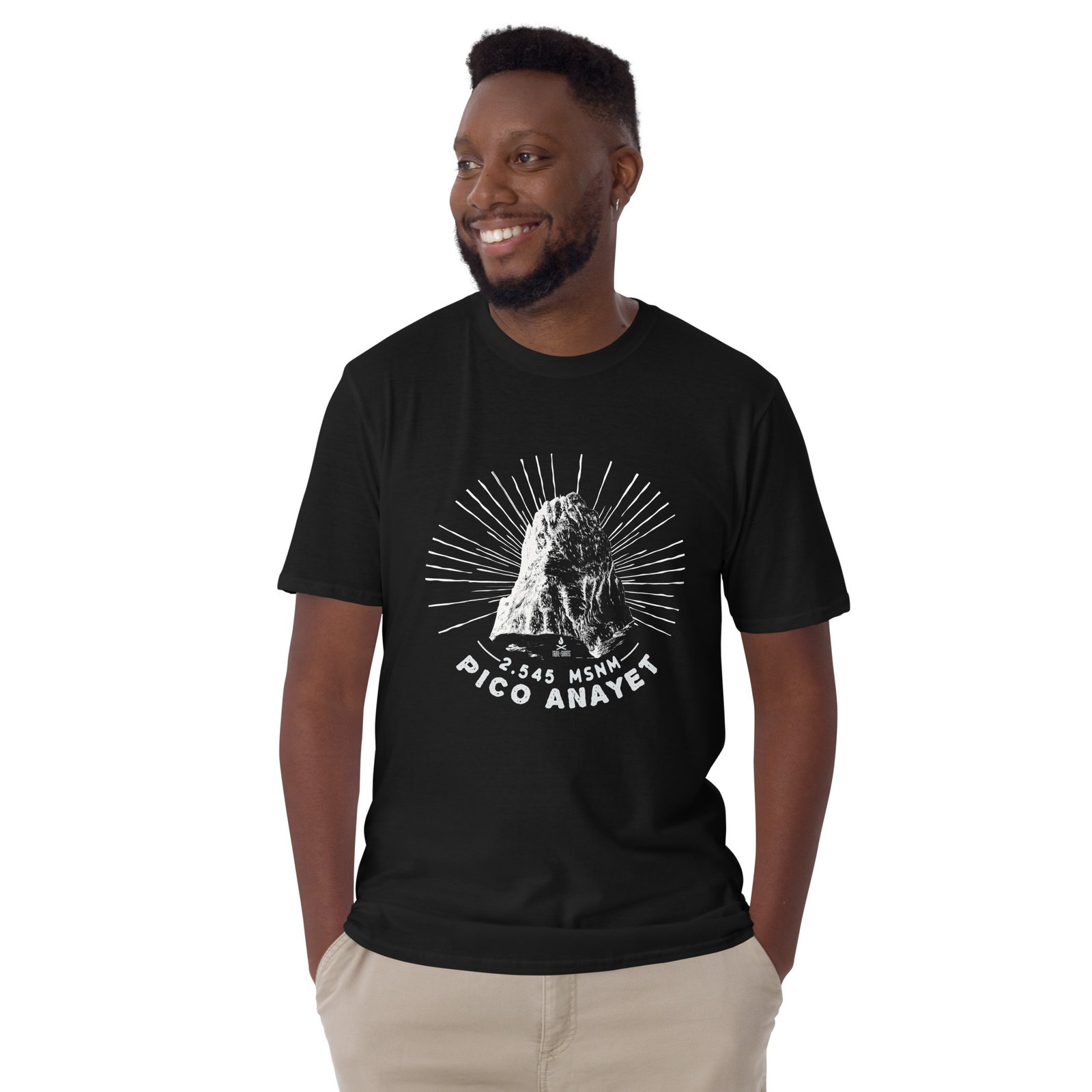 Camiseta negra para hombre con diseño del Pico Anayet en fondo blanco.