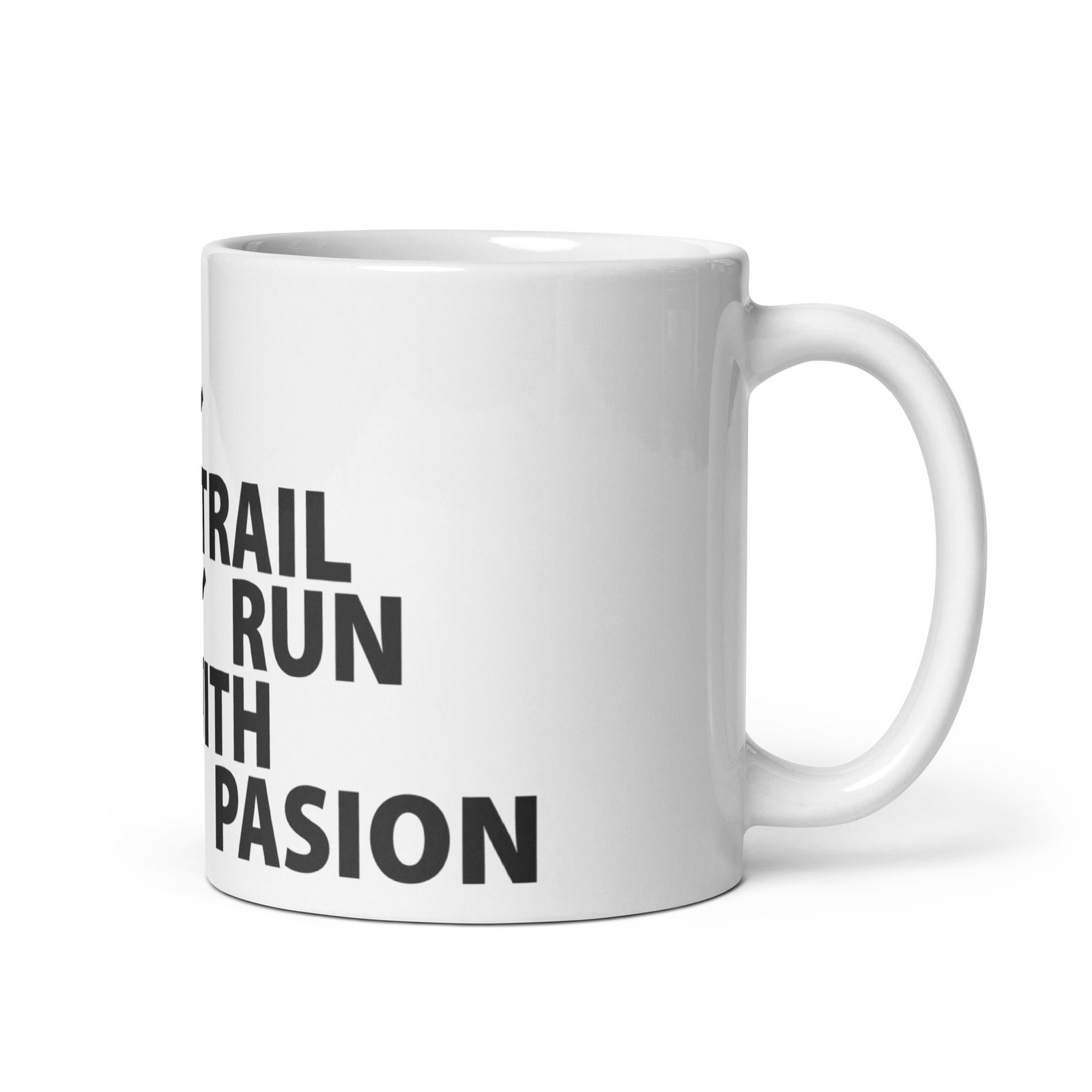 Vista derecha de la taza de cerámica "Trail Run With Pasion" con el ícono de un corredor de trail.