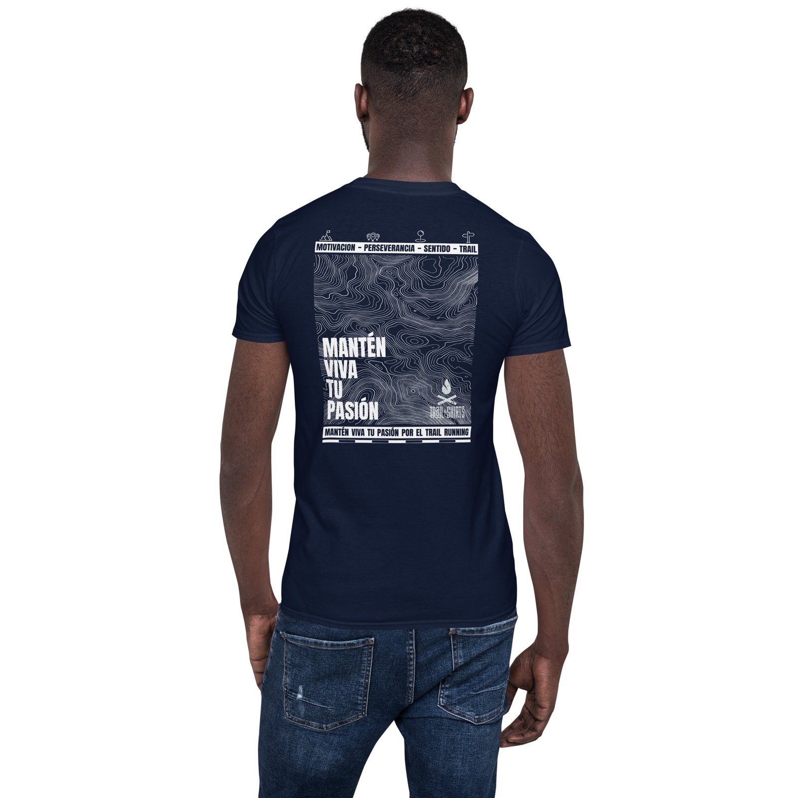 Camiseta hombre azul marino con diseño de líneas y texto Mantén Viva Tu Pasión para trail running.