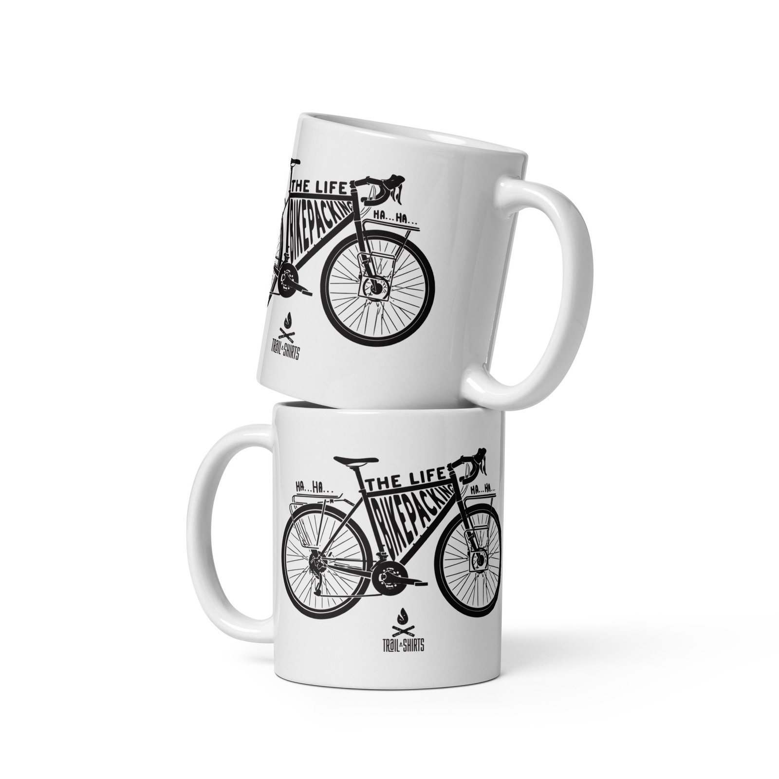 Dos tazas blancas apiladas con diseño negro de bicicleta de carretera y texto THE BIKEPACKING LIFE