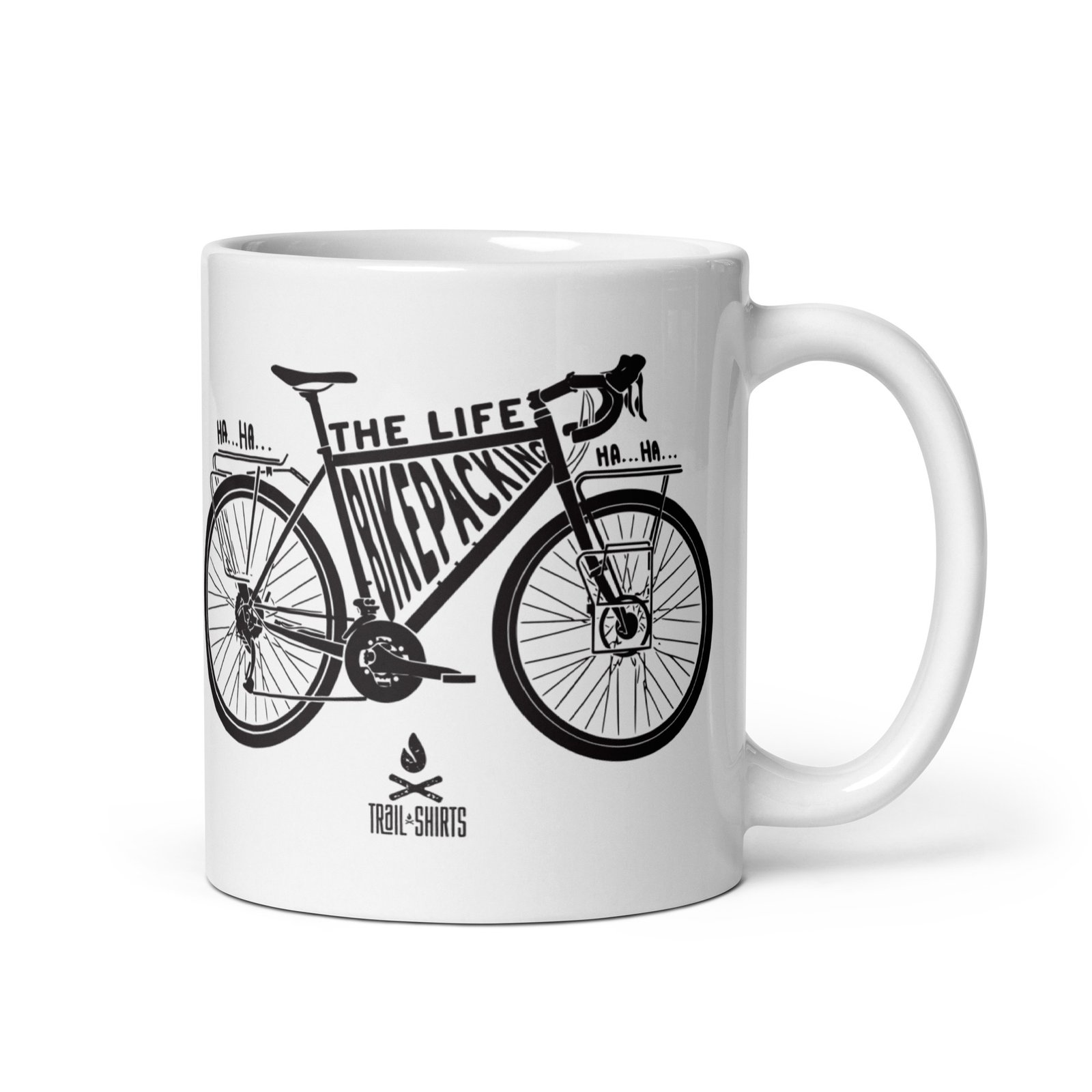 Taza blanca con diseño negro de bicicleta de carretera, texto THE BIKEPACKING LIFE y detalles HA...HA... - Vista derecha
