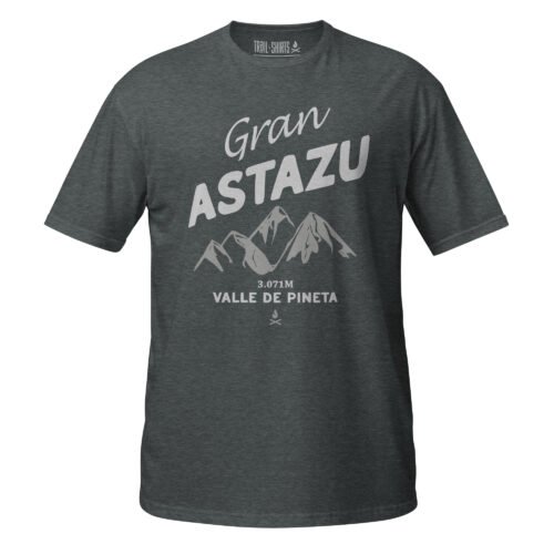 Camiseta gris oscuro unisex con diseño "GRAN ASTAZU", tributo a la cumbre de 3.071 m en los Pirineos.