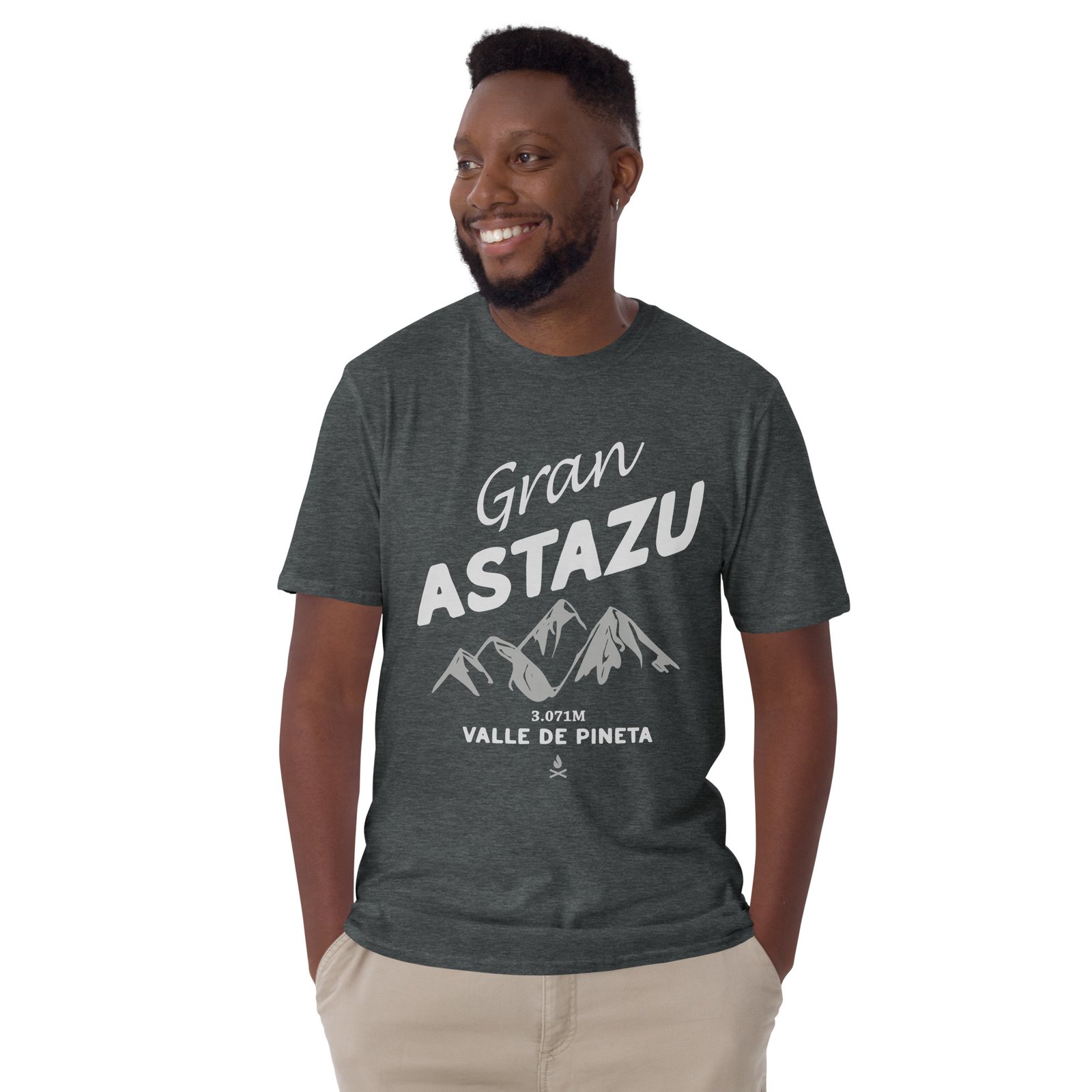 Camiseta gris oscuro para hombre con diseño "GRAN ASTAZU", inspirada en la cumbre del macizo del Monte Perdido.