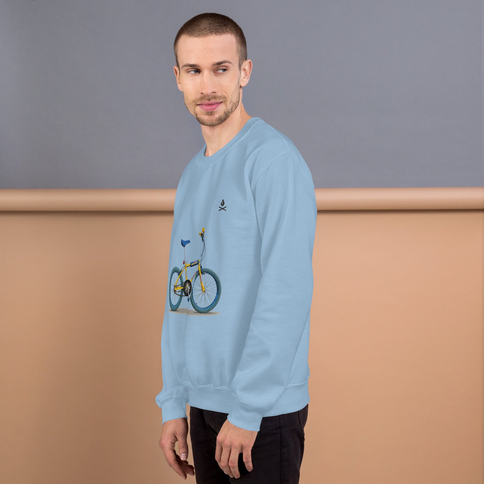 Sudadera de hombre azul claro con el diseño BH California X3, estilo retro y nostálgico.