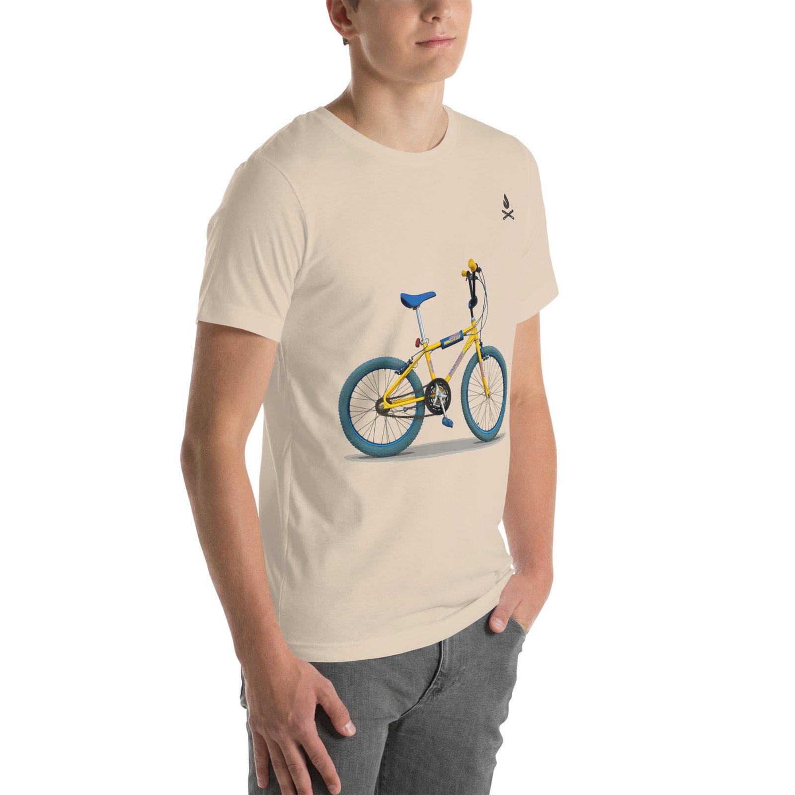 Camiseta hombre crema suave con diseño de bicicleta BH California X3, perfecta para un look nostálgico.