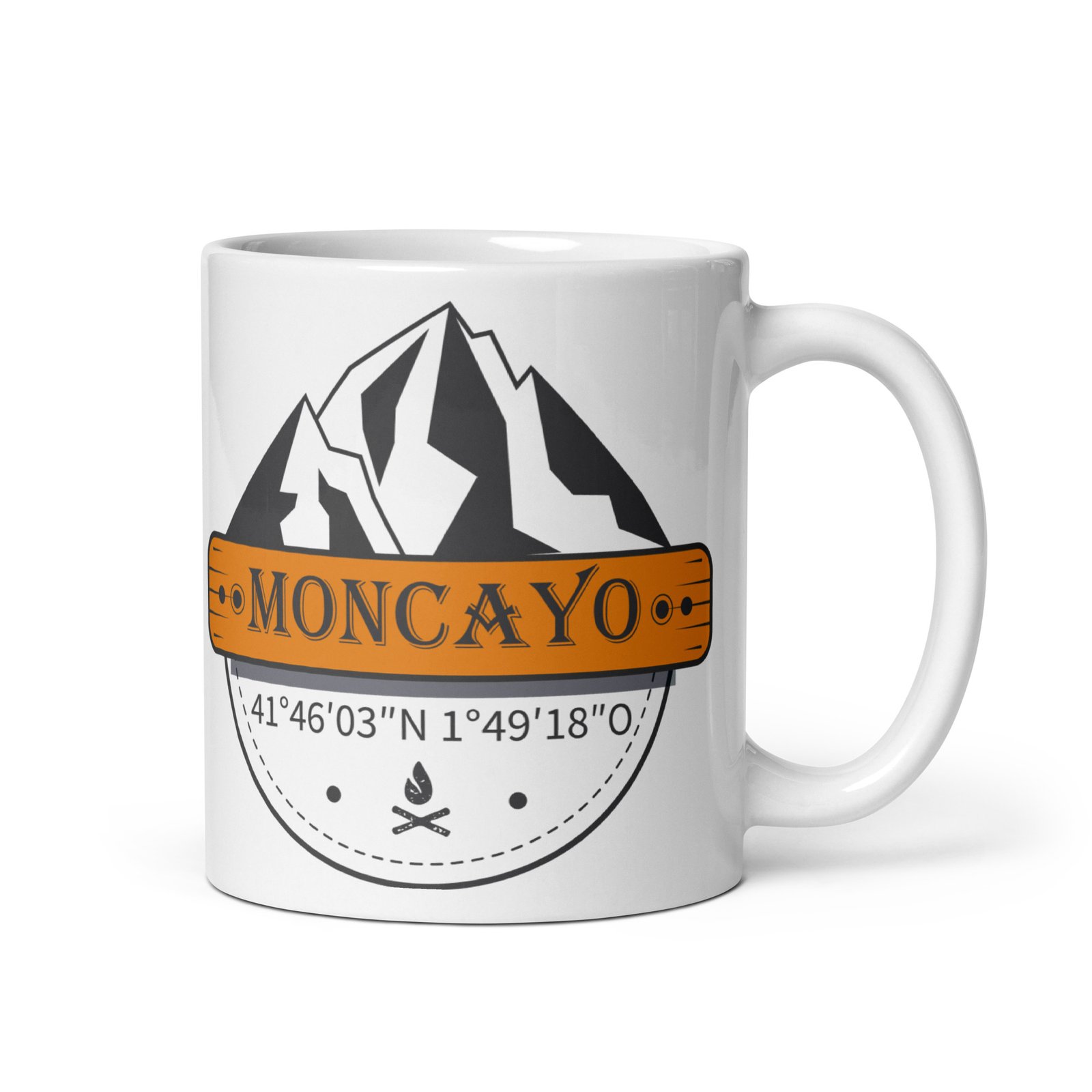 Taza cerámica Moncayo vista derecha, diseño montañero con coordenadas y logo Trail-Shirts, fondo blanco