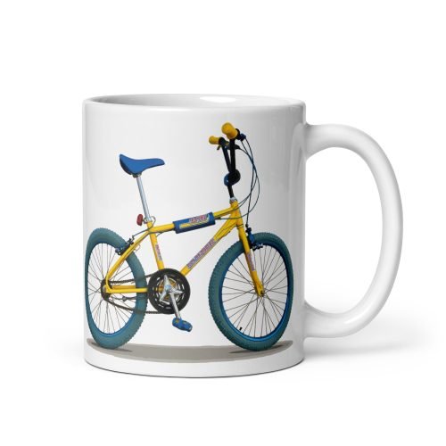 Taza de cerámica con ilustración de la bicicleta BH California X3, vista derecha, fondo blanco.