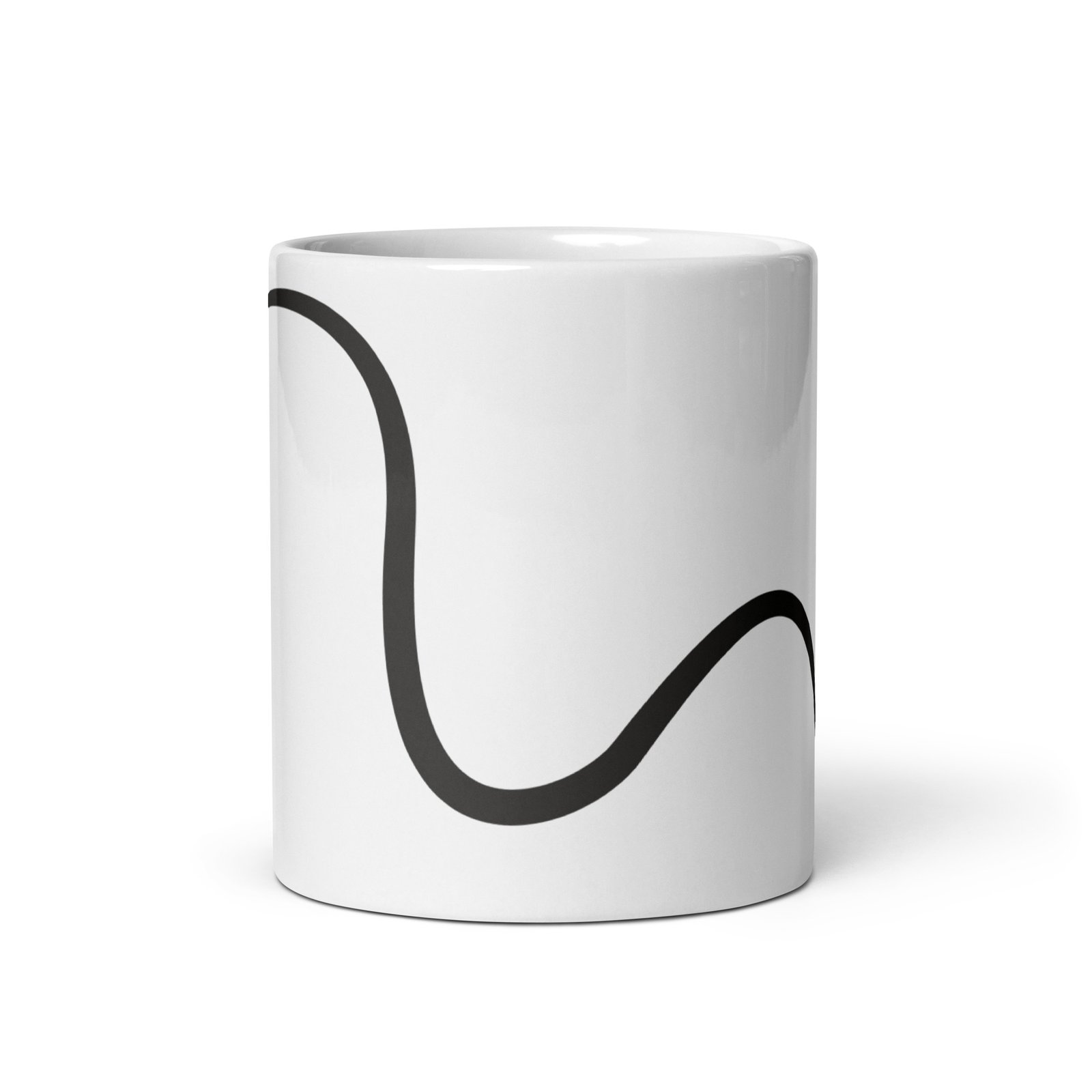 Taza de cerámica vista frontal con corredor de trail running y línea ondulada negra. Diseño deportivo.