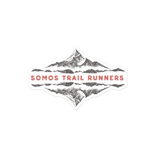 Pegatina vinilo Somos Trail Runners con silueta de montañas en fondo blanco limpio y minimalista