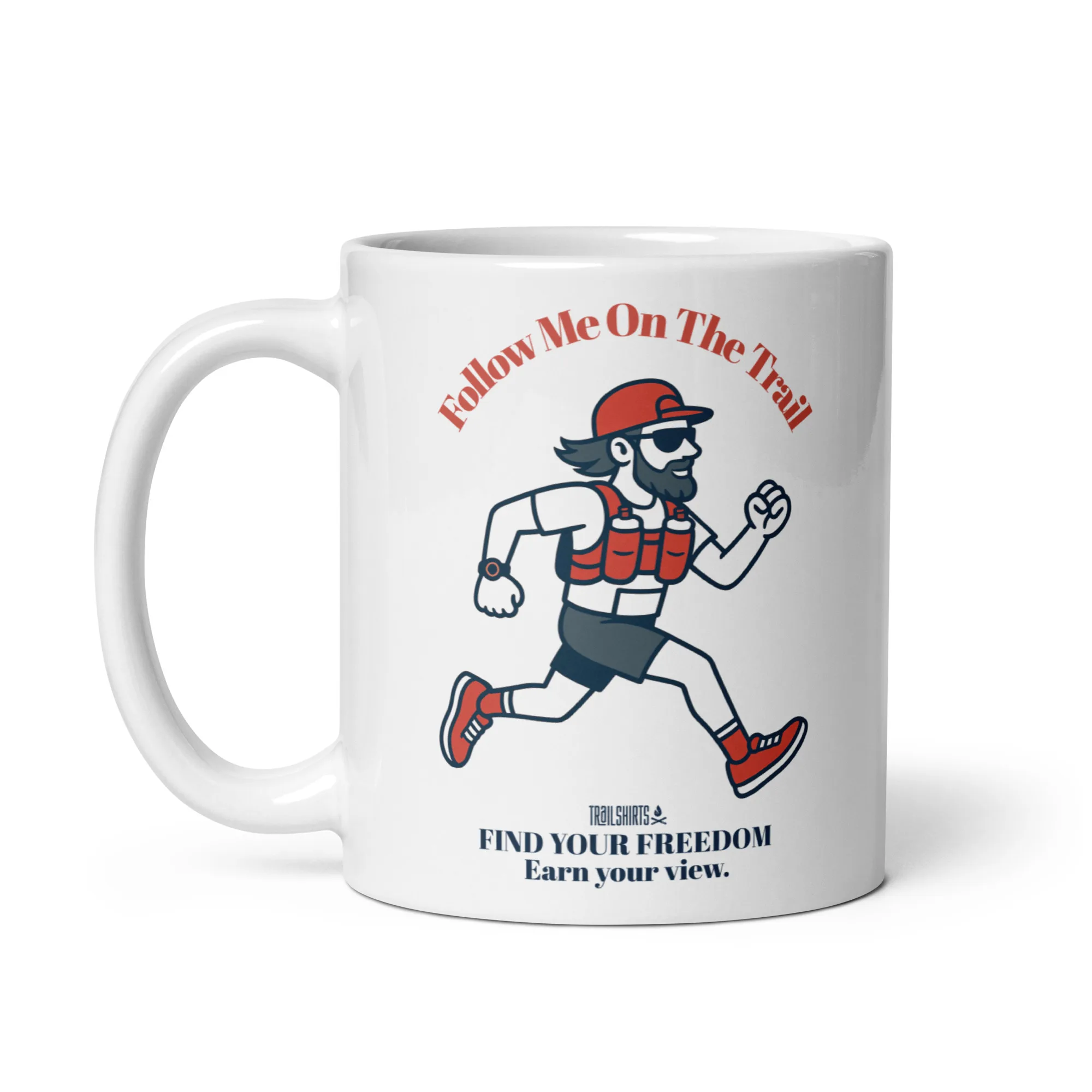 Taza de cerámica blanca vista lateral izquierda. Muestra el diseño "Follow me on the Trail" y un corredor de trail running.
