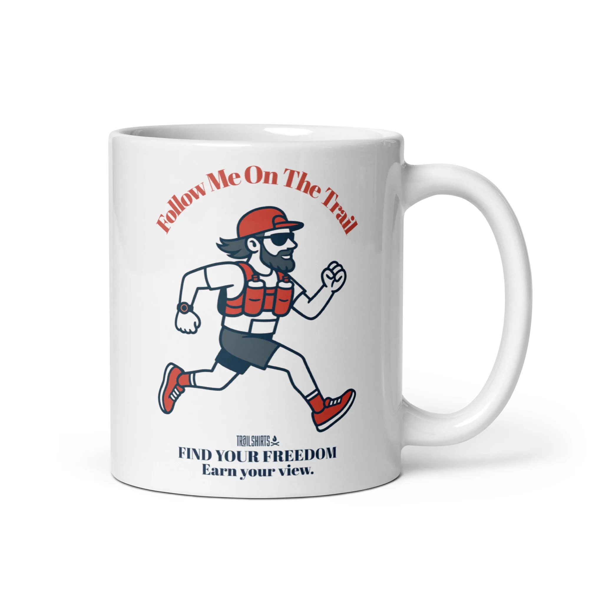 Taza de cerámica blanca con vista lateral derecha, mostrando el diseño "Follow me on the Trail" y un corredor.