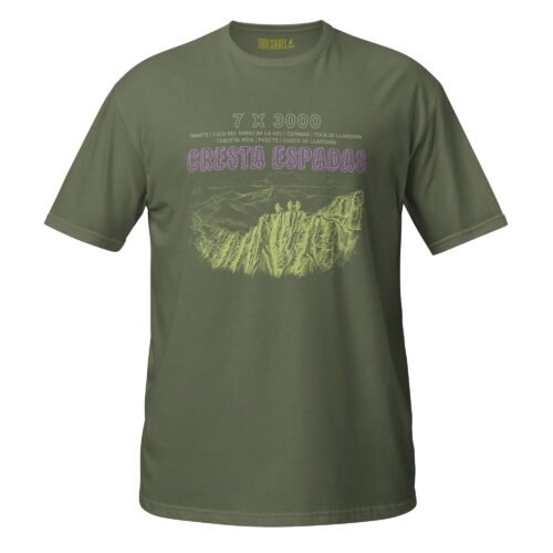 Camiseta unisex verde con diseño de Cresta Espadas y cumbres montañosas
