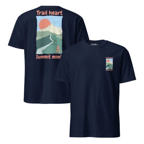 Camiseta unisex azul oscuro con diseño de paisaje montañoso.